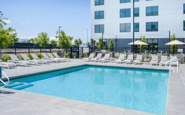 Courtyard by Marriott Newark Silicon Valley