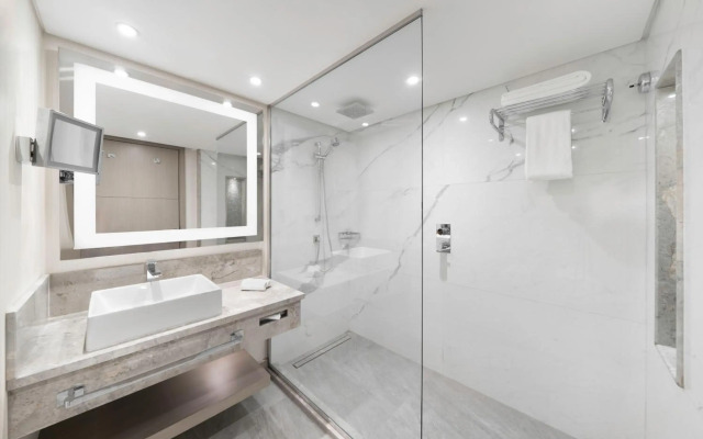 Crowne Plaza Hotel Riyadh Minhal, an IHG Hotel