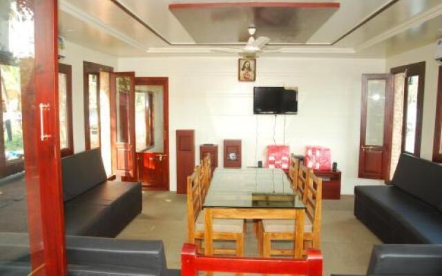 Sreekrishna Houseboat