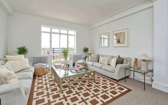 Large 1 Bedroom Apartment - Chelsea