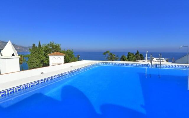 Carabeo 99 - Sleeps 4