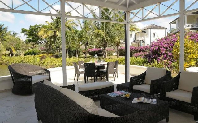 "this Beautifully Decorated 3 Bedroom 3 Bathroom Duplex Villa" — фото 4