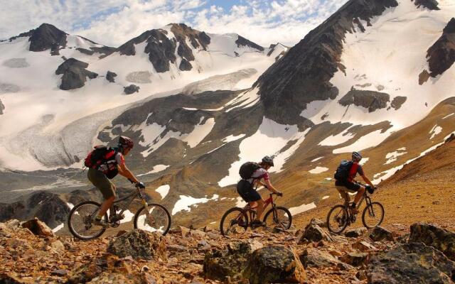 Tyax Lodge & Heliskiing