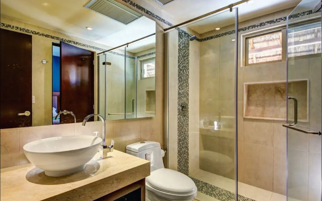 Rainbow Penthouse 2 bedrooms sleeps 5