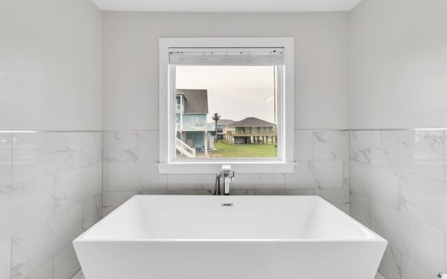 Windsical Escape 2 Bedroom Home by RedAwning