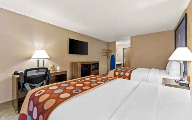 Super 8 by Wyndham Elgin