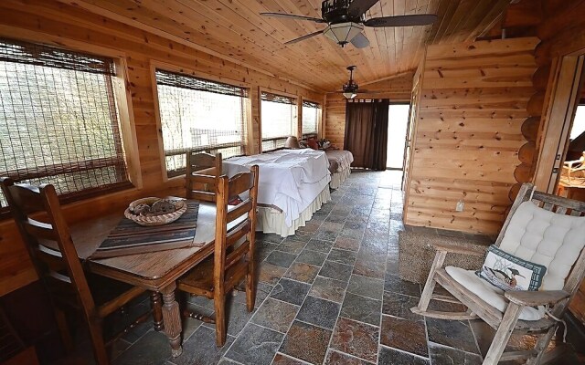 High Lonesome - Three Bedroom Cabin