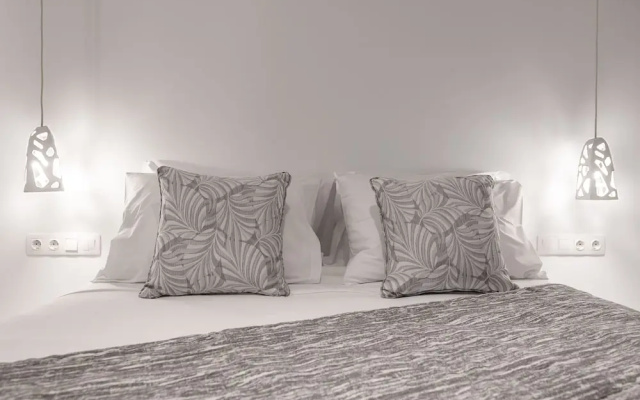 Manesis Suites