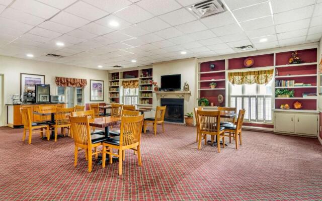 Perry Inn & Suites By Capital O National Fairground GA I 75