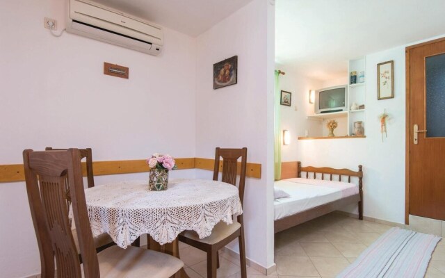 Awesome Home in Nova With Wifi and 4 Bedrooms