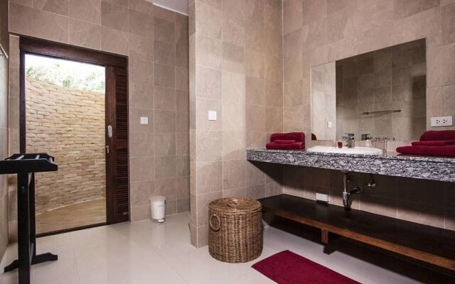 Baan Maenam Villa No 3 3 Beds