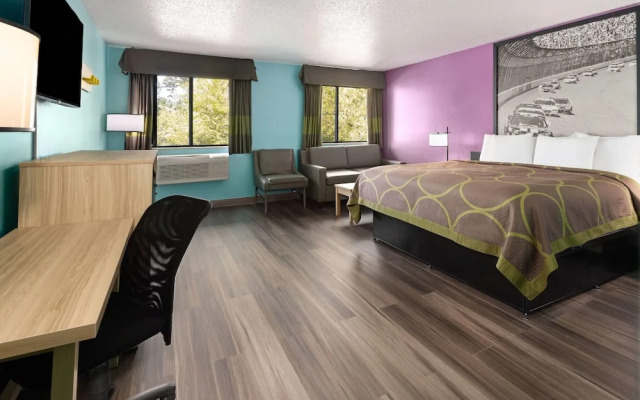 Super 8 by Wyndham South Boston VA