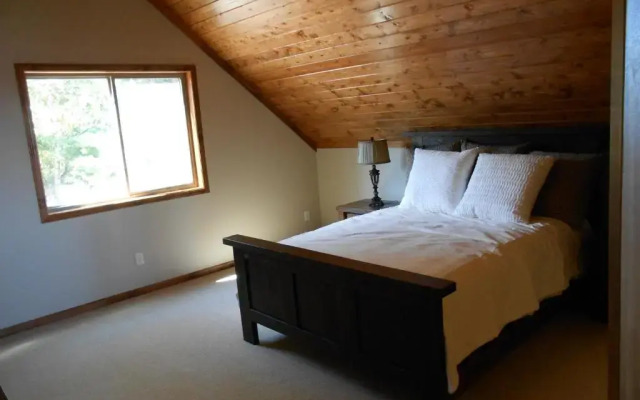 Quarterdeck Resort & Restaurant