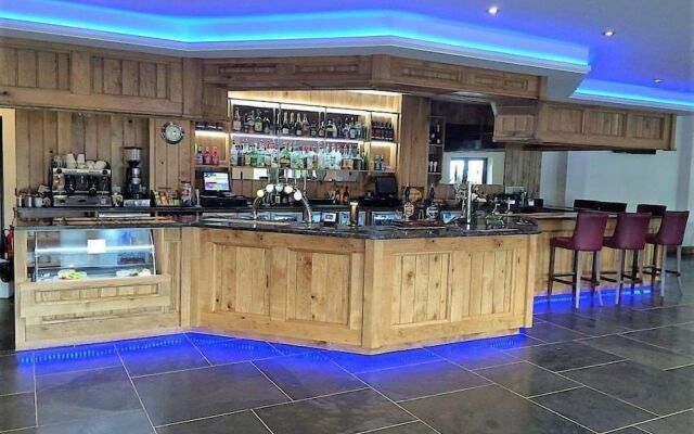 Riverside Caravan & Camping Park