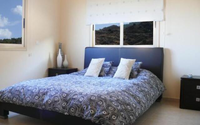 Happy Trails Pomos Panoramic Villa