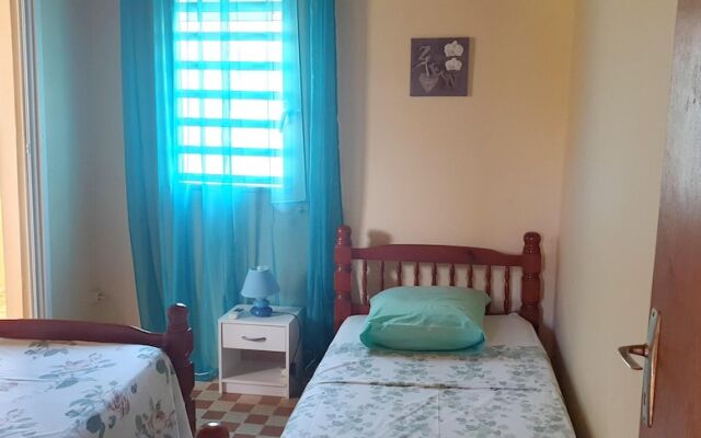 House With 2 Bedrooms in Sainte-anne, With Enclosed Garden and Wifi -