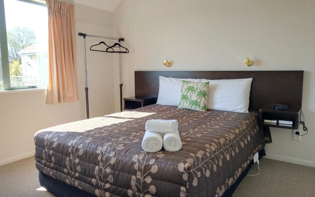 Alcala Motor Lodge – Guest Rooms – Christchurch