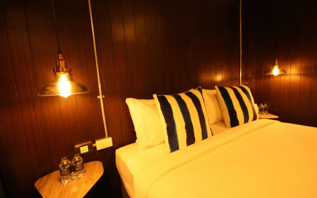 STrips the Poshtel - Hostel