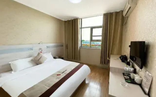 Ward Aladdin Hotel (Linyi Huawu Road)