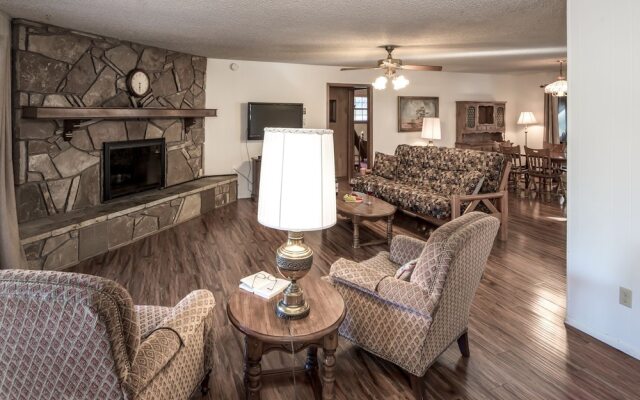 AAA Escape - Three Bedroom Cabin