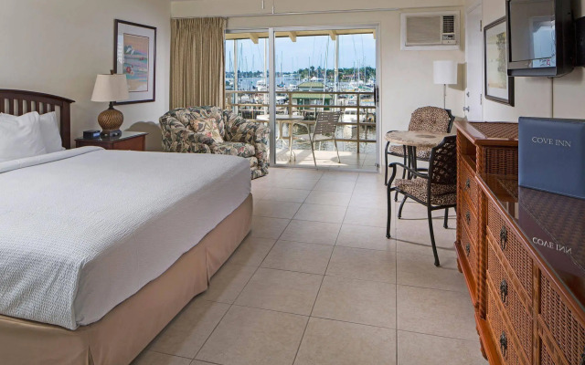 Cove Inn on Naples Bay
