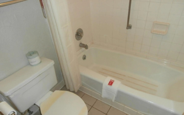 Econo Lodge Inn & Suites Conference Center