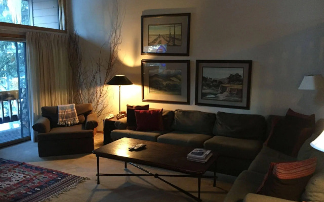 Ridgepoint Townhomes by East West Hospitality