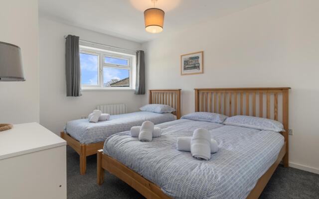 Coedrath Park 20 - Modern Apartment Close to the Beach