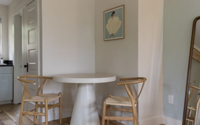 The Grandview Collection - Newark