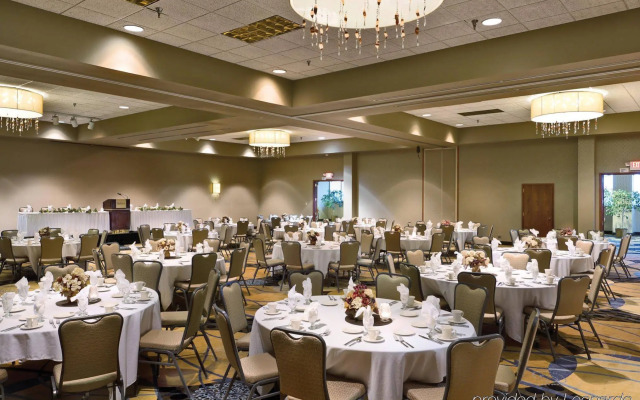 Radisson Hotel Bismarck