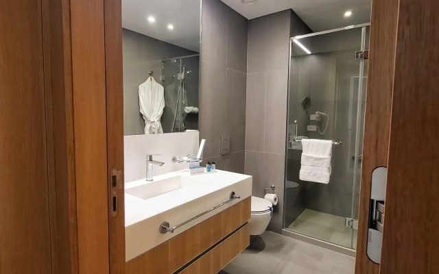 Monot Suites