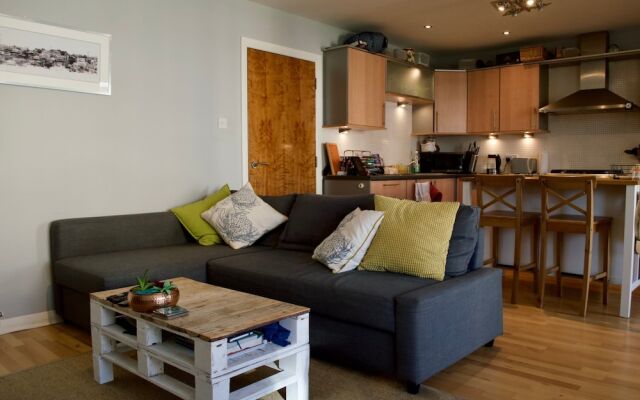 2 Bedroom Modern Apartment At The Shore