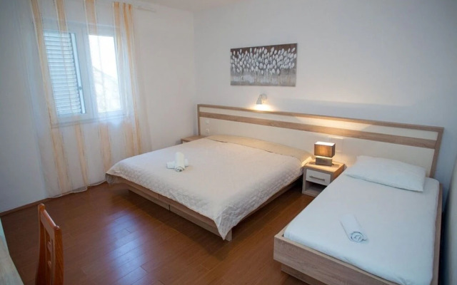 Irena - 100m From the sea - A3 Srednji Prvi kat