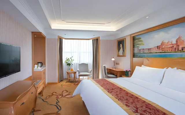 Venus Hotel Gongming Rainbow