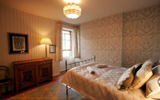 JOIVY Royal Mile View