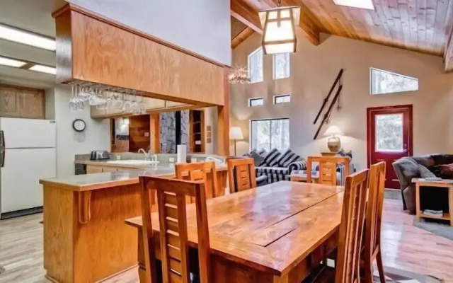 Scenic Wonders Crossroad Cabin 3 Bedroom