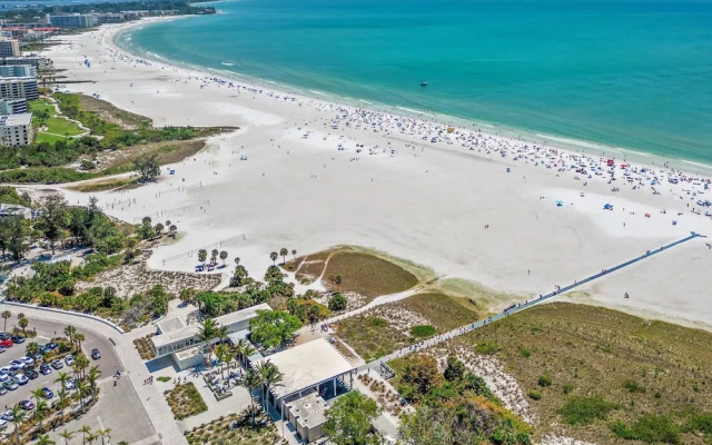 Siesta Bayside Pretty Fountain View