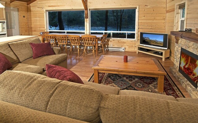 Wild Sky Escape - One Bedroom Cabin with Hot Tub