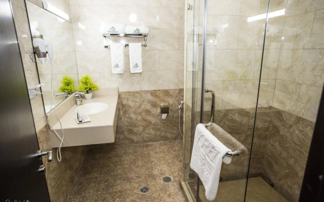 Queen Plaza Hotel