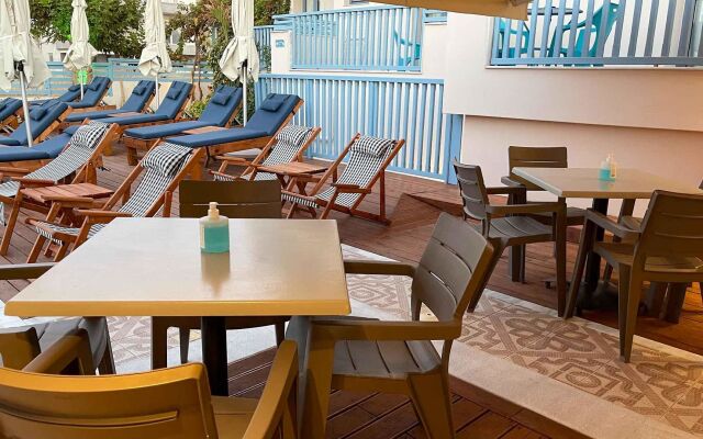 Blue Sky Hotel Apts