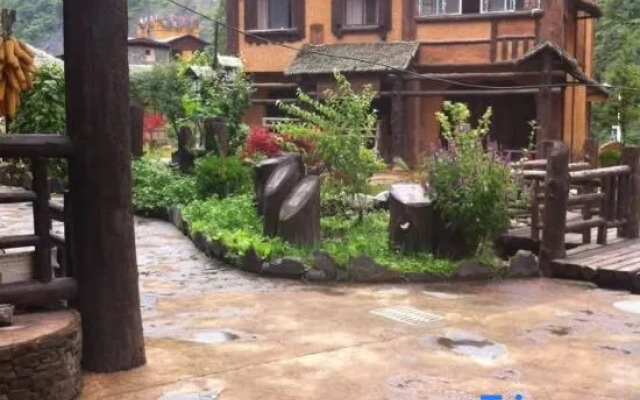 Wolong Inn