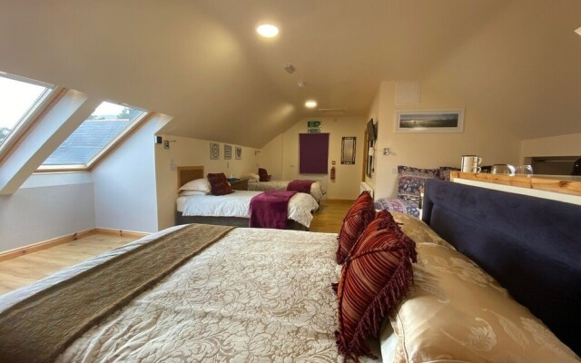 Kylemore Pass Hotel