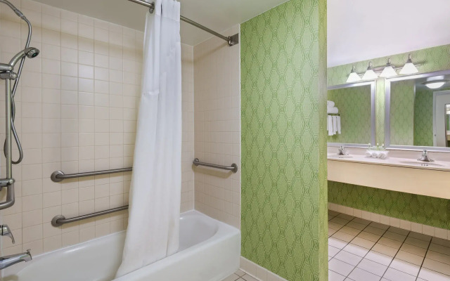 Holiday Inn Express Richmond Airport by IHG