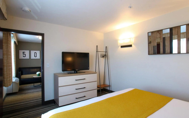 Oxford Suites Spokane Valley