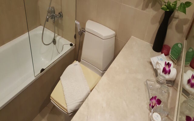 Nern Chalet Beachfront Hotel