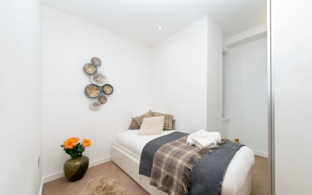 Select Serviced Accommodation - Summit House