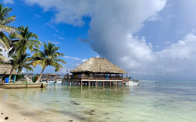 Aqua Vista Beachfront Suites