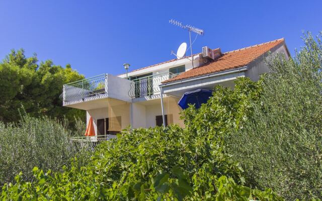 7 Olives Apartments