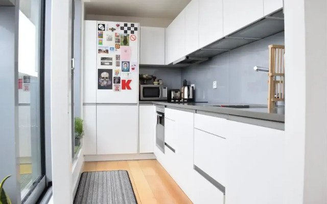 Bright 1 Bedroom Flat in Limehouse