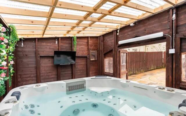 Captivating 2-bed House in Hamilton With Jacuzzi